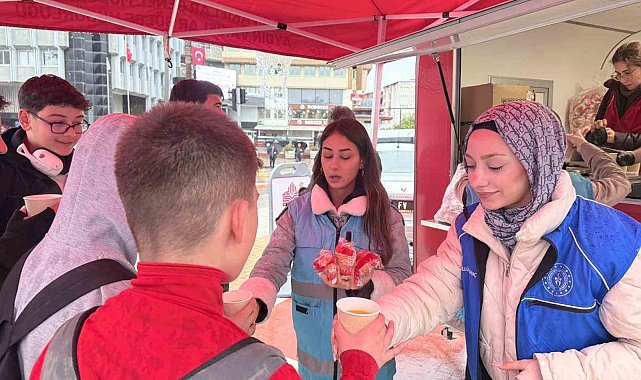Üniversiteli gençler gönüllülüğe dikkat çekti