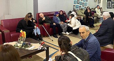 Üniversiteli gençlerden huzurevi ziyareti