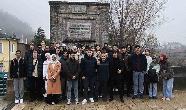 Üniversiteli öğrenciler tarihi ve doğal mekanları keşfetti