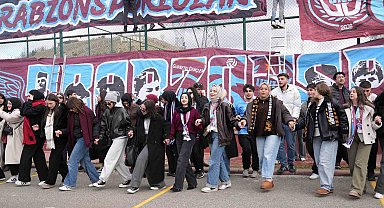 Üniversiteli Trabzonsporlulardan Keçiören'de coşkulu Horon Festivali