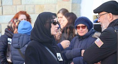 Ünlü oyuncu Burcu Özberk'in dedesi son yolculuğuna uğurlandı