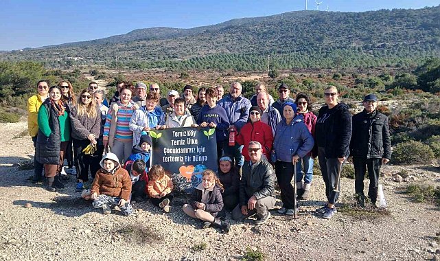 Urla'da yanan orman için umut yeşerdi: 500 meşe palamudu toprakla buluştu