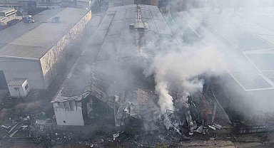 Uşak'ta iplik fabrikasında çıkan yangın büyümeden söndürüldü