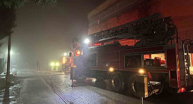 Uşak'ta poşet fabrikasında çıkan yangın söndürüldü