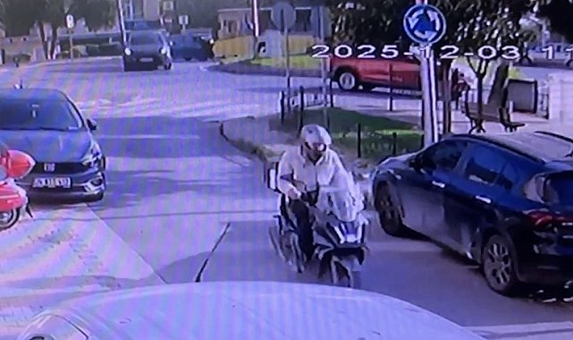Üsküdar'da börekçiye dalan İETT otobüsünün o anları kamerada
