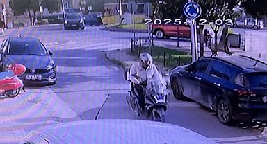 Üsküdar'da börekçiye dalan İETT otobüsünün o anları kamerada