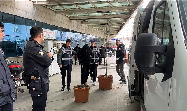 Uyuşturucu kullananların tahlillerini değiştirdikleri iddiasıyla gözaltına alınan 30 şüpheli adliyeye sevk edildi