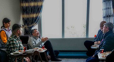 Vali Ali Çelik'ten Şehit Er Halit Tatlı'nın ailesine ziyaret