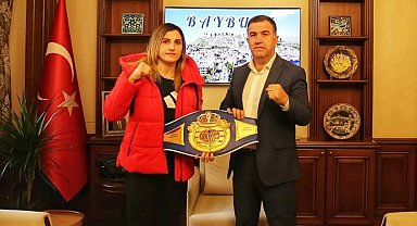 Vali Eldivan'dan dünya şampiyonu Turhan'a tebrik