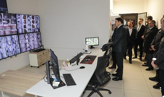 Vali Işın'dan İl Göç İdaresi Müdürlüğü Geri Gönderme Merkezi'nde denetim
