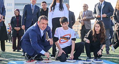 Vali Sözer, özel çocuklarla oyun oynadı