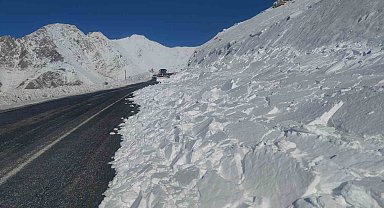 Van-Bahçesaray yolu ulaşıma açıldı