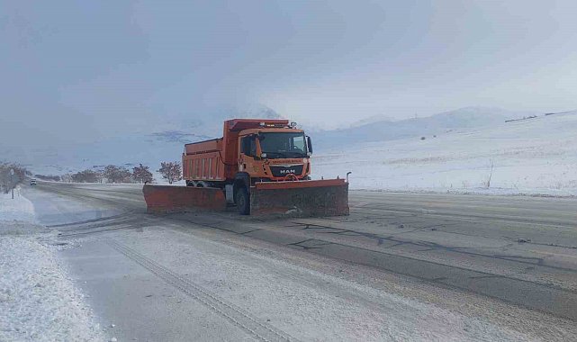 Van'da 90 yerleşim yerinin yolu ulaşıma kapandı