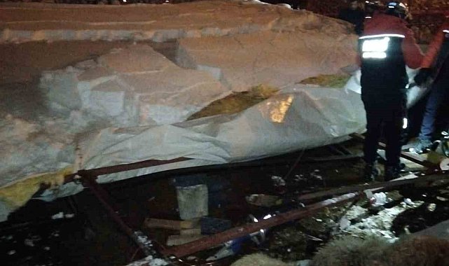 Van'da ahır çöktü, 5 küçükbaş hayvan telef oldu