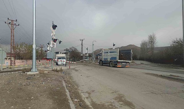Van'da hemzemin geçitte ışık arızası trafiği kilitledi