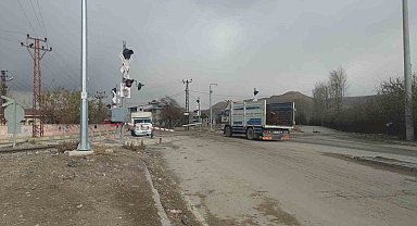 Van'da hemzemin geçitte ışık arızası trafiği kilitledi