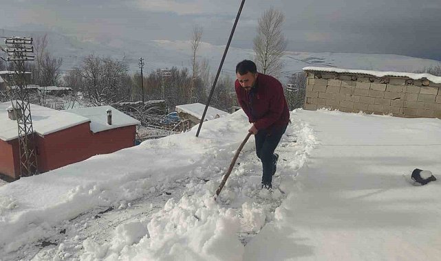 Van'da kar yağışı: Yüksek kesimlerde zorlu şartlar