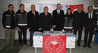 Vatandaşları bilgilendirmek için pazarda "Sağlık için Balık" konulu stant kuruldu