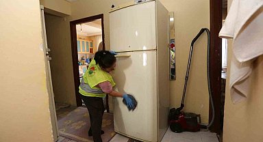 Yalnız yaşayan yaşlı kadına şefkat eli