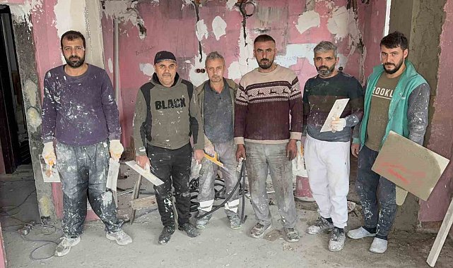 Yanan ev imece usulü tamir ediliyor