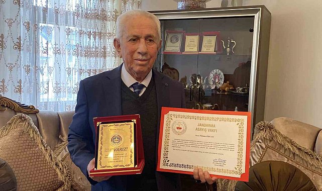 Yaşlı adam son birikimi olan 10 Cumhuriyet altınını jandarmaya bağışladı