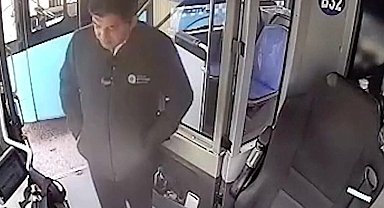 Yaşlı adamın otobüste unuttuğu içinde 4 bin euro olan çantanın başında adeta nöbet tuttu