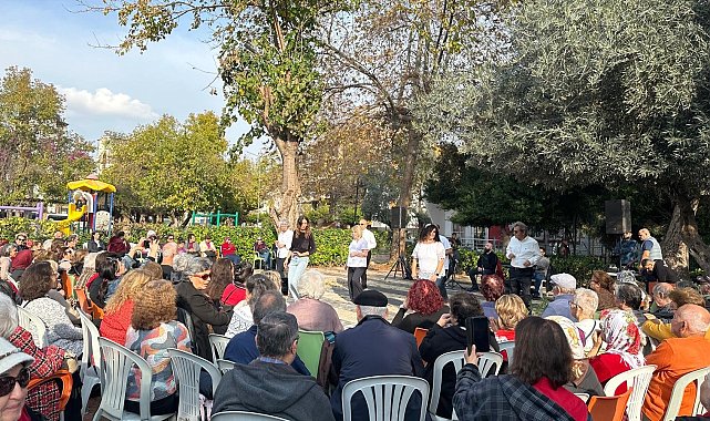 Yaşlı evinde kuşakları buluşturan yeni yıl etkinliği