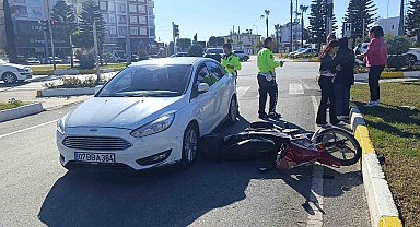 Yaya geçidinde otomobil ile motosiklet çarpıştı: 1 yaralı