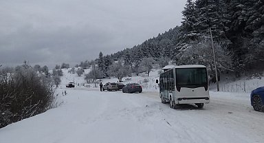 Yedigöller Milli Parkı yolu buzlanma nedeniyle ulaşıma kapatıldı