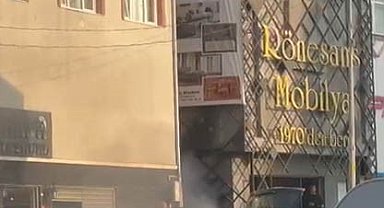 Yeni aldığı otomobilinden alevler yükseldi, yangını söndürdü