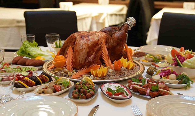 Yeni yıl akşamının lezzeti kestaneli bademli Sahan yılbaşı hindisi