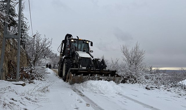 Yeşilyurt Belediyesi karla mücadelede çalışmalarını sürdürüyor