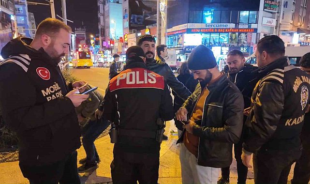Yılbaşına saatler kala Kadıköy'de denetimler sürüyor