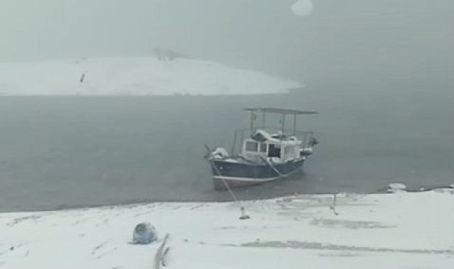 Yoğun kar ve sis balıkçıları durdurdu: Tekneler kıyıya çekildi