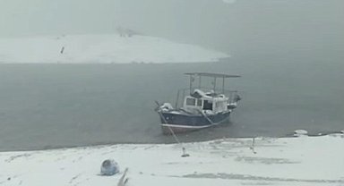 Yoğun kar ve sis balıkçıları durdurdu: Tekneler kıyıya çekildi