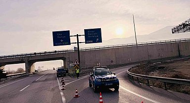 Yoğun sis nedeniyle kara yolu ulaşıma kapatıldı