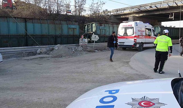 Yük treninin çarptığı genç hayatını kaybetti