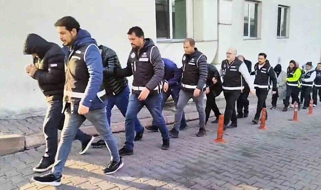Yüksek maliyetli kanser ilaçlarını usulsüz şekilde temin edip kamuyu 88 milyon zarara uğratan 12 kişi adliyede