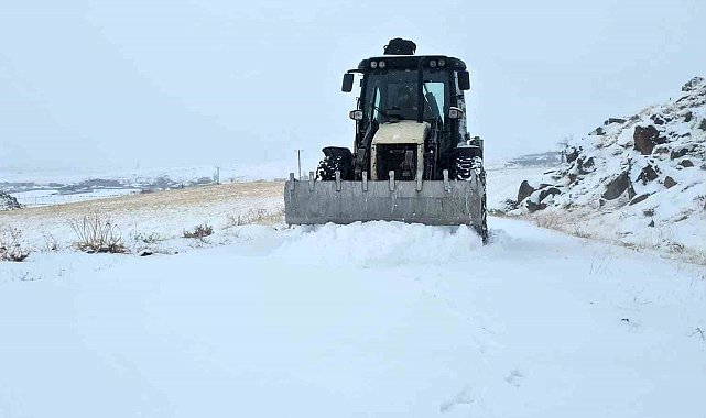 Yüksek rakımlı Aydınlar beldesinde kar esareti başladı