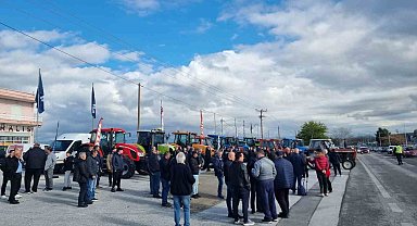 Yunanistan'da çiftçiler yol kapattı, polisle gerilim arttı