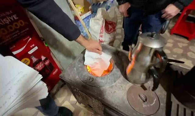 Zara'da ihtiyaç sahiplerinin veresiye borcu kapatıldı, defter sobada yakıldı