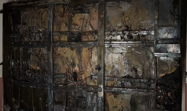 Zeytinburnu'nda korkutan yangın: 4 kişi hastaneye kaldırıldı