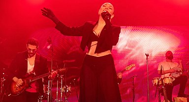 Ziynet Sali'den Londra'da 25. yıla görkemli final