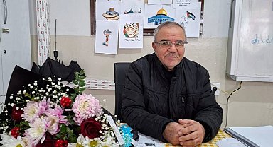 43 yıllık öğretmen, öğrencilerinin alkışları arasında emekliye ayrıldı