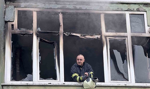 5 katlı apartmanda yangın paniği: 8 kişi itfaiye ekiplerince kurtarıldı