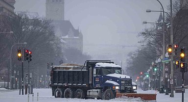 ABD'de kar fırtınasında 800 binden fazla kişi elektriksiz kaldı