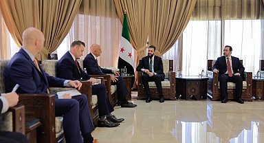 ABD'nin Ankara Büyükelçisi Barrack: "Trump, bu anı yeni bir Suriye için 'dönüm noktası' olarak görüyor"