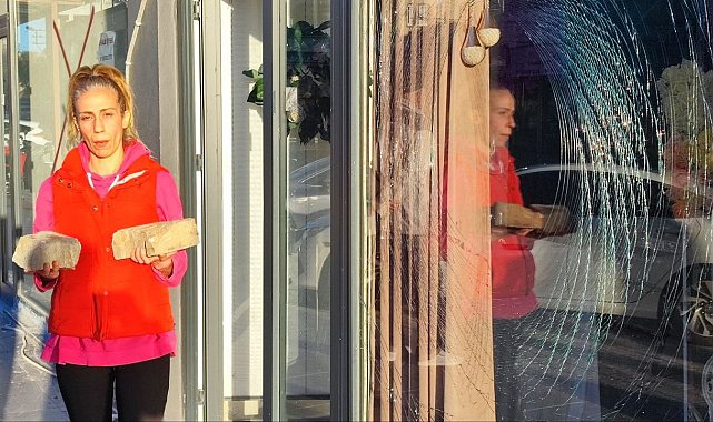 Adana'da iki kız kardeşin işlettiği düğün organizasyon ofisine taşlı saldırı