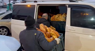 Adıyaman'da yoğun kara rağmen sıcak desteğe devam