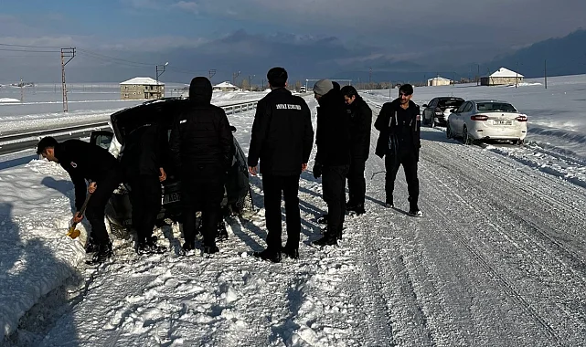 Ağrı'da infaz ve koruma memurlarından yol yardımı